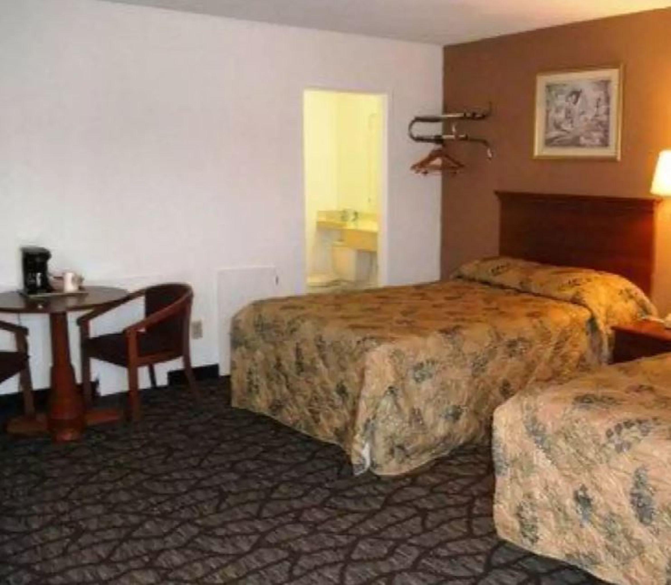 Rodeway Inn Янгстаун Экстерьер фото